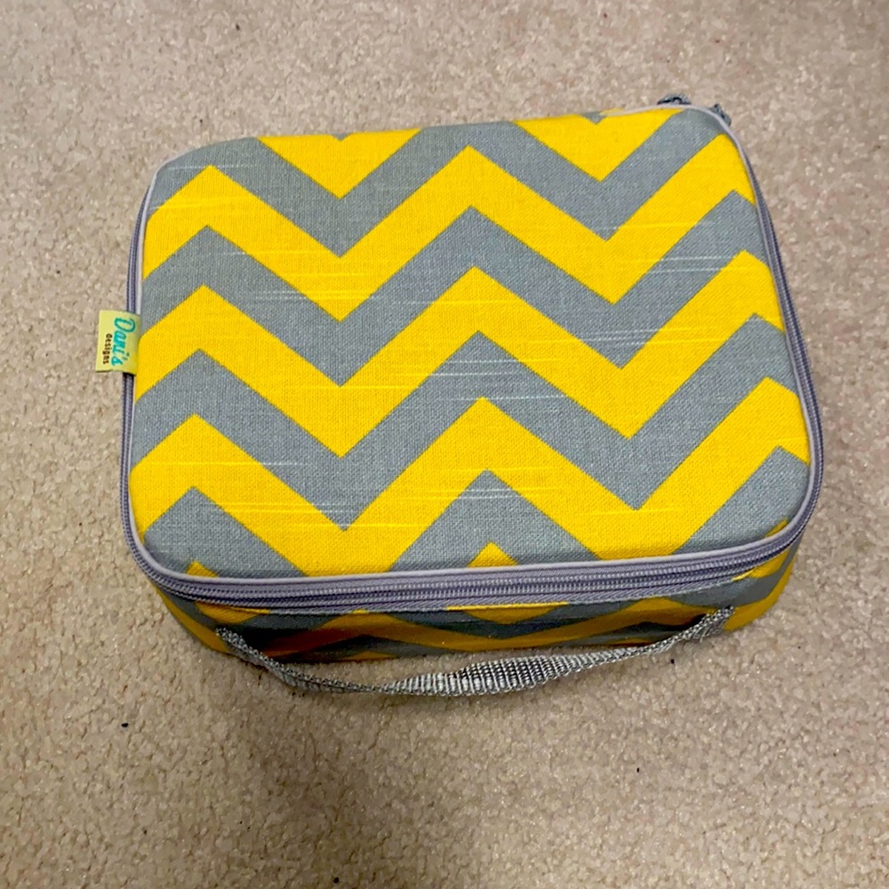 Essential oil carrying case